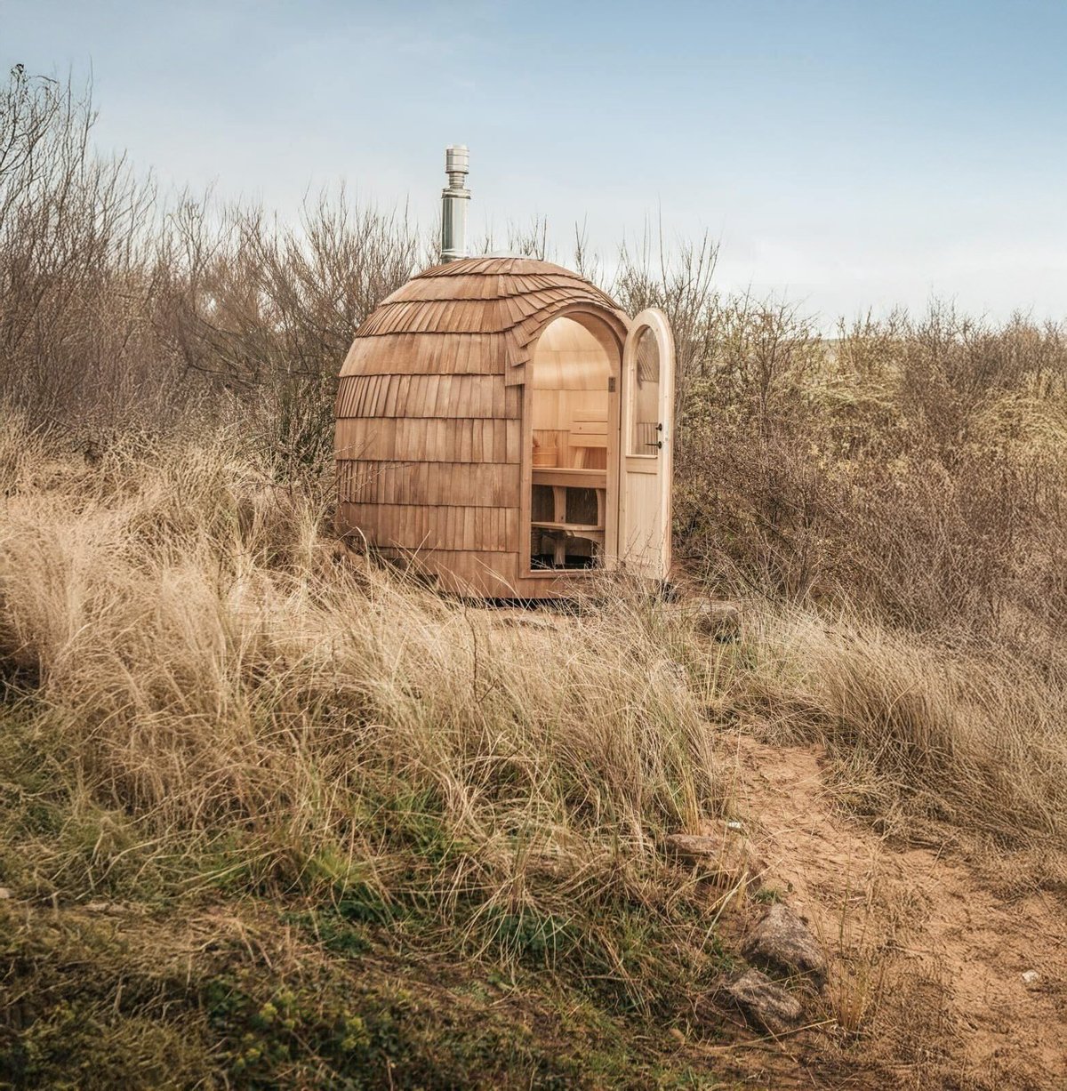 IgluCraft Single Iglusauna with handcrafted wood shingles in a meadow
